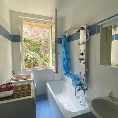 The Rose - Front Apartment